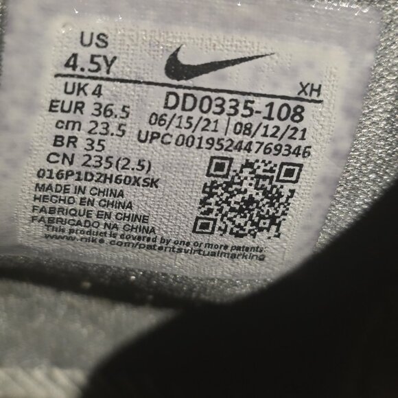 Nike Boys Kyrie Infinity SE DD0335-108 Gray Basketball Shoes Sneakers Size 4.5Y - Picture 10 of 10